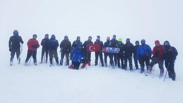 Ödemişli dağcılar bu kez karla kaplı Aydın Dağları’na tırmandı
