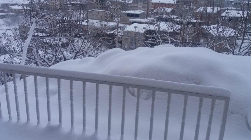 Hakkari&rsquo;de 291 yerleşim yerinin yolu kapandı