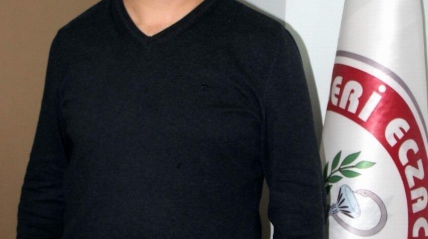 Ulutaş: "Yardımcı eczacılık yapmak isteyen meslektaşlarımızı başvuru tarihlerine g&ouml;re sıralamaya aldık"