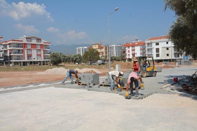 Efeler Belediyesi yol çalışmaları ile dikkat çekiyor