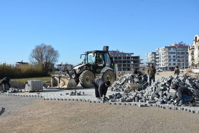 Efeler Belediyesi yol çalışmaları ile dikkat çekiyor