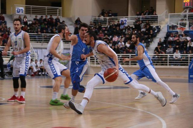 Denizli Basket sezonu lider tamamladı