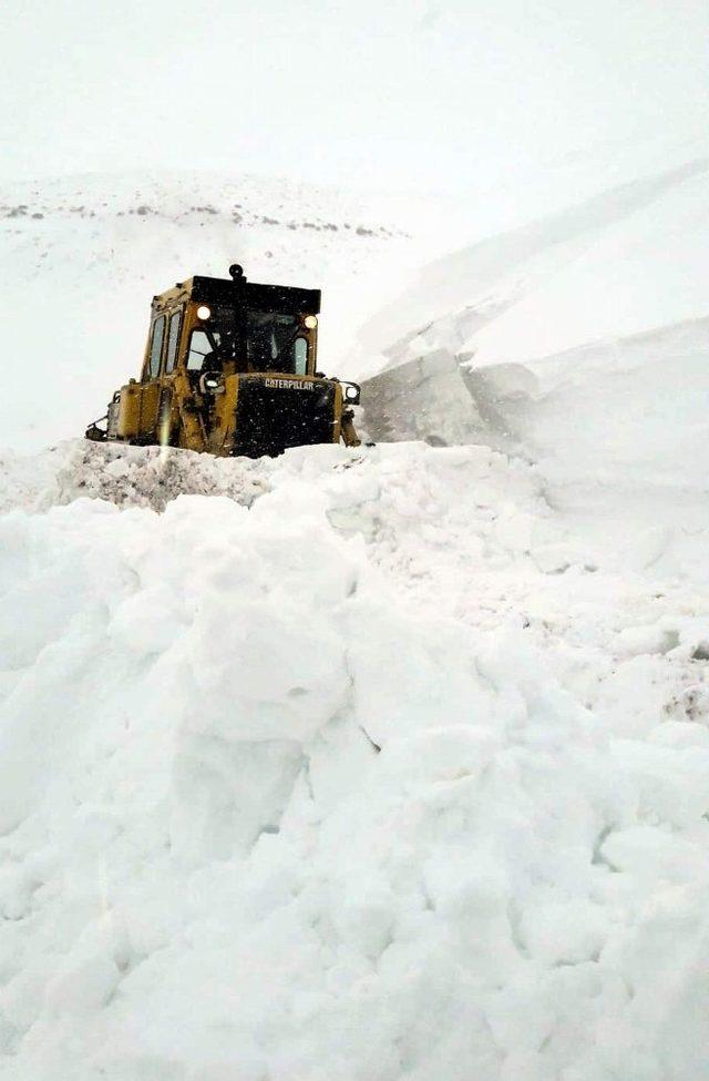 Siirt’te köy yolları ulaşıma kapandı