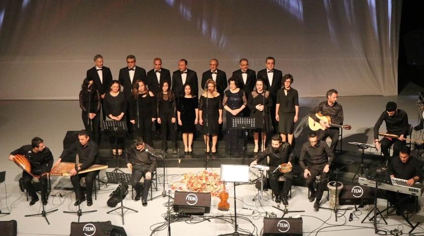 &Ouml;ğretmenlerden oluşan koro kulakların pasını sildi