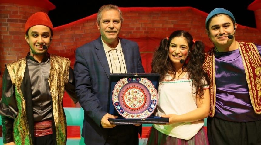 K&uuml;tahya&rsquo;da &lsquo;Alaaddin&rsquo;in Sihirli Lambası&rsquo; tiyatro g&ouml;sterisi