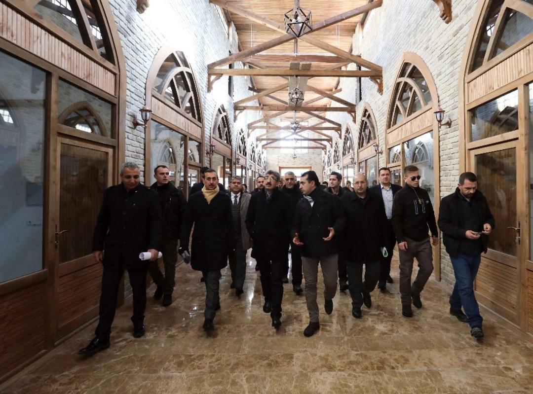 Vali Bilmez, peynirciler ve sakatat&ccedil;ılar &ccedil;arşısını inceledi