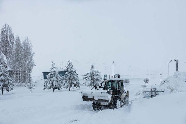 Bitlis Belediyesinden karla mücadele seferberliği