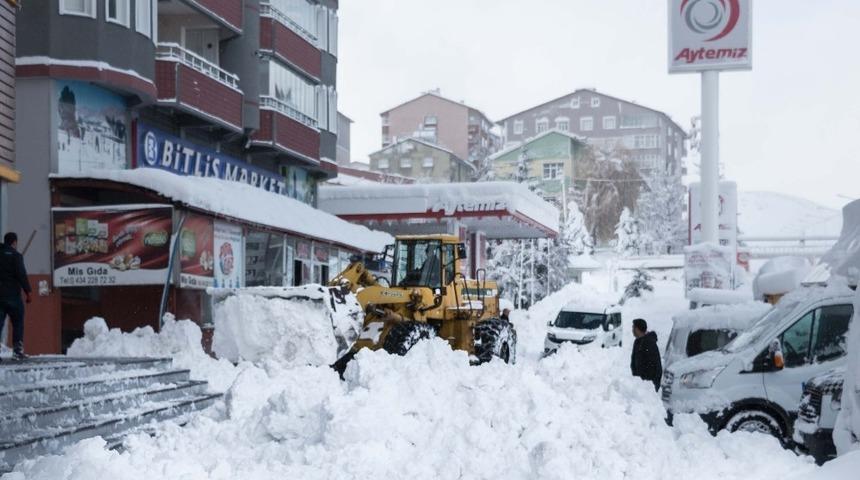Bitlis Belediyesinden karla m&uuml;cadele seferberliği