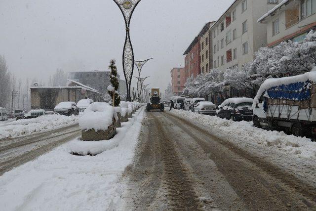 Hizan’da 69 köy yolu ulaşıma kapandı