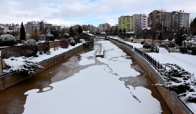 Sivas'ta kar esareti; 406 köy yolu ulaşıma kapalı
