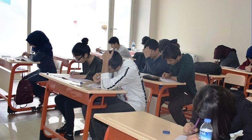 &lsquo;Altın &ouml;d&uuml;ll&uuml; bursluluk Sınavına&rsquo; ilgi b&uuml;y&uuml;kt&uuml;