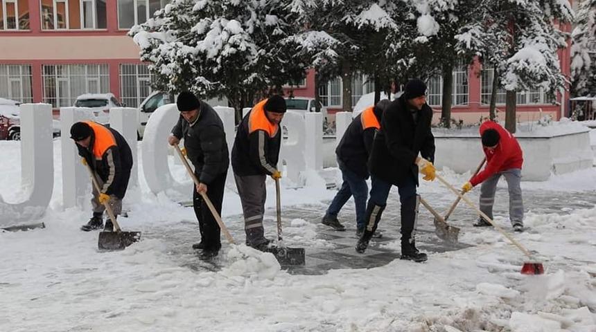 Sungurlu Belediyesi&rsquo;nden kar mesaisi