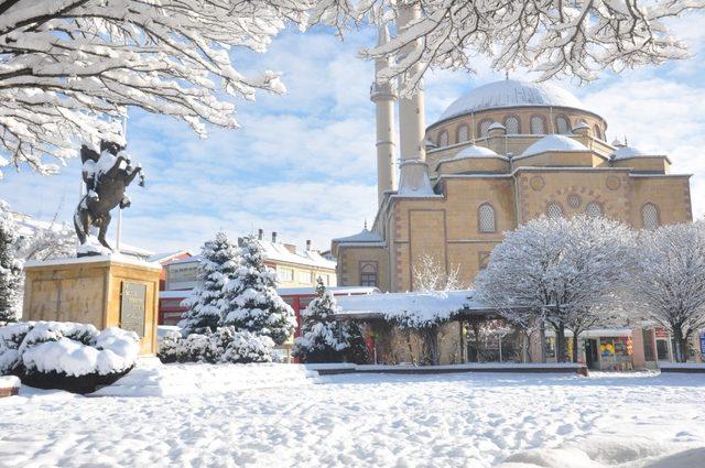 Kırşehir’in ilçeleri beyaza büründü