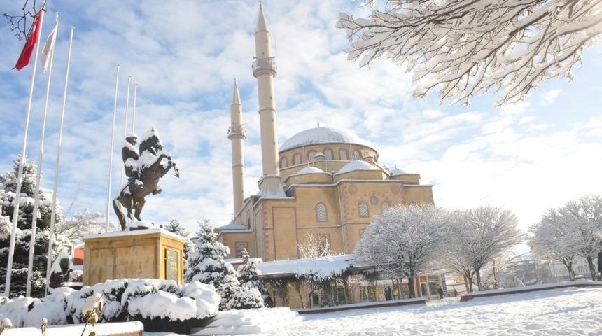Kırşehir&rsquo;in il&ccedil;eleri beyaza b&uuml;r&uuml;nd&uuml;