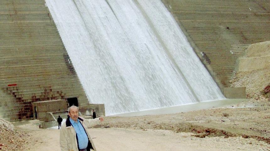 Sağanak yağışlar Ardıl barajını taşırdı