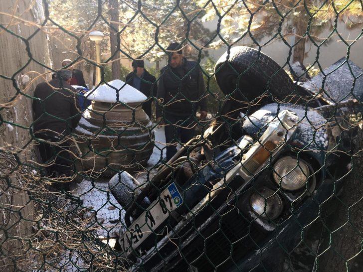 Müze bahçesine uçtu! Bin 800 yıllık tarihi eser paramparça oldu G1