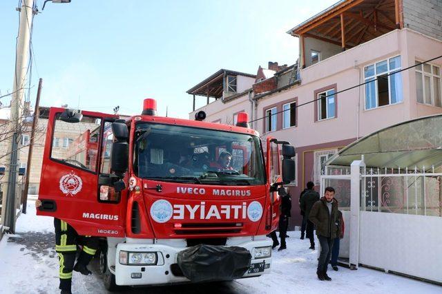 Kayseri’de ev yangını: Dumandan etkilenen 2 çocuk hastaneye kaldırıldı