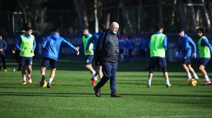 Kayserispor çalışmalara ara vermeden devam ediyor