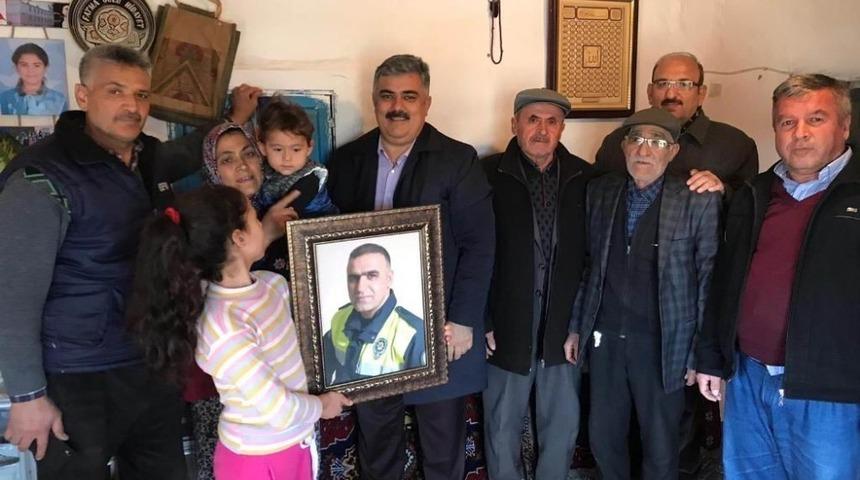 Başkan &Ouml;zg&uuml;ven&rsquo;den Fethi Sekin&rsquo;e doğum g&uuml;n&uuml; s&uuml;rprizi