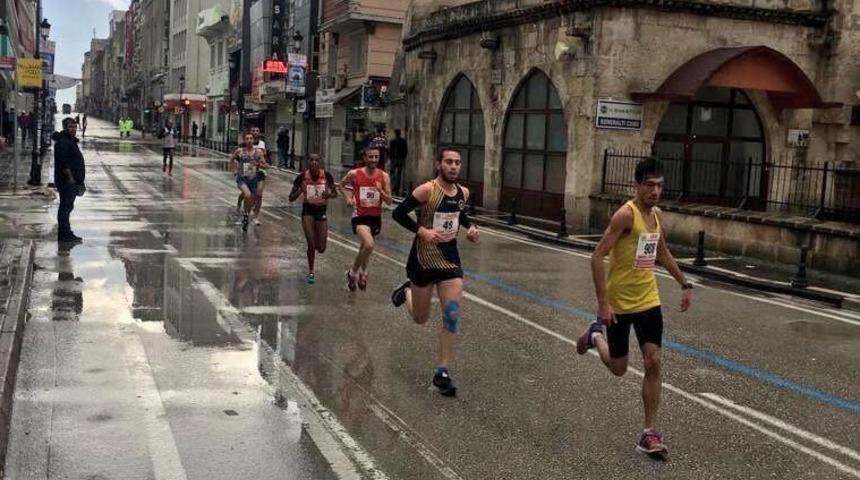 B&uuml;y&uuml;kşehir Belediyesi atletizm takımından gururlandıran başarı
