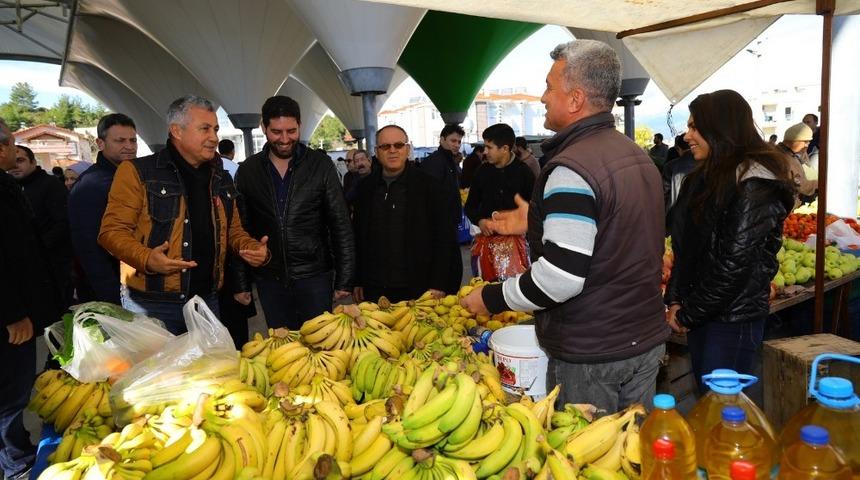 Başkan S&ouml;zen Sarılar pazarını gezdi