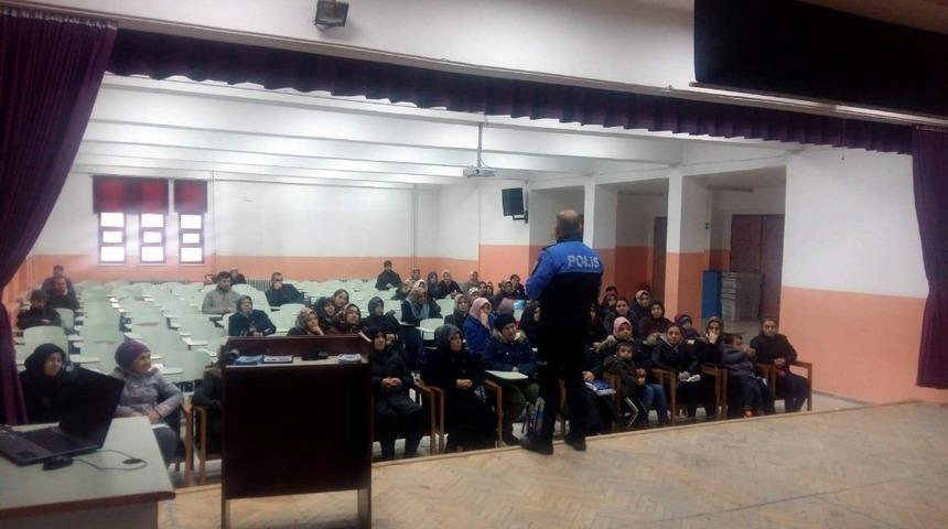 Toplum Destekli Polislik Şube M&uuml;d&uuml;rl&uuml;ğ&uuml; Bilgilendirme Toplantılarına Devam Ediyor