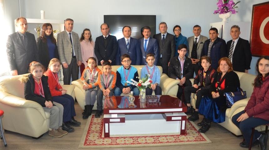 DyNed&rsquo;de başarıya ulaşan &ouml;ğrencilere madalya