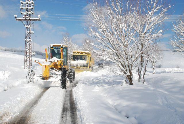 Tokat'ta eğitim ve ulaşıma kar engeli (2)