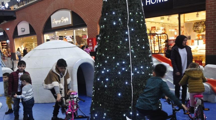 Forum Mersin&rsquo;in &rsquo;Eskimo Kasabası&rsquo;, miniklerin akınına uğradı