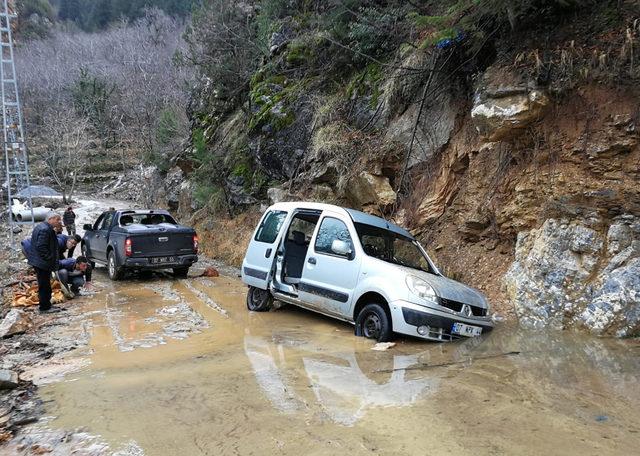 Alanya'da kar ve heyelandan kapanan yollar açıldı