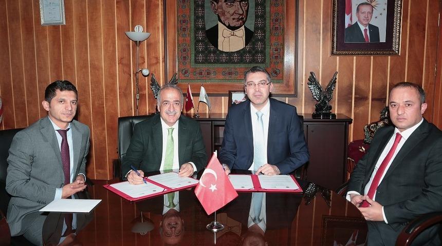 Atat&uuml;rk &Uuml;niversitesi, Lisans&uuml;st&uuml; eğitim protokollerine bir yenisini daha ekledi