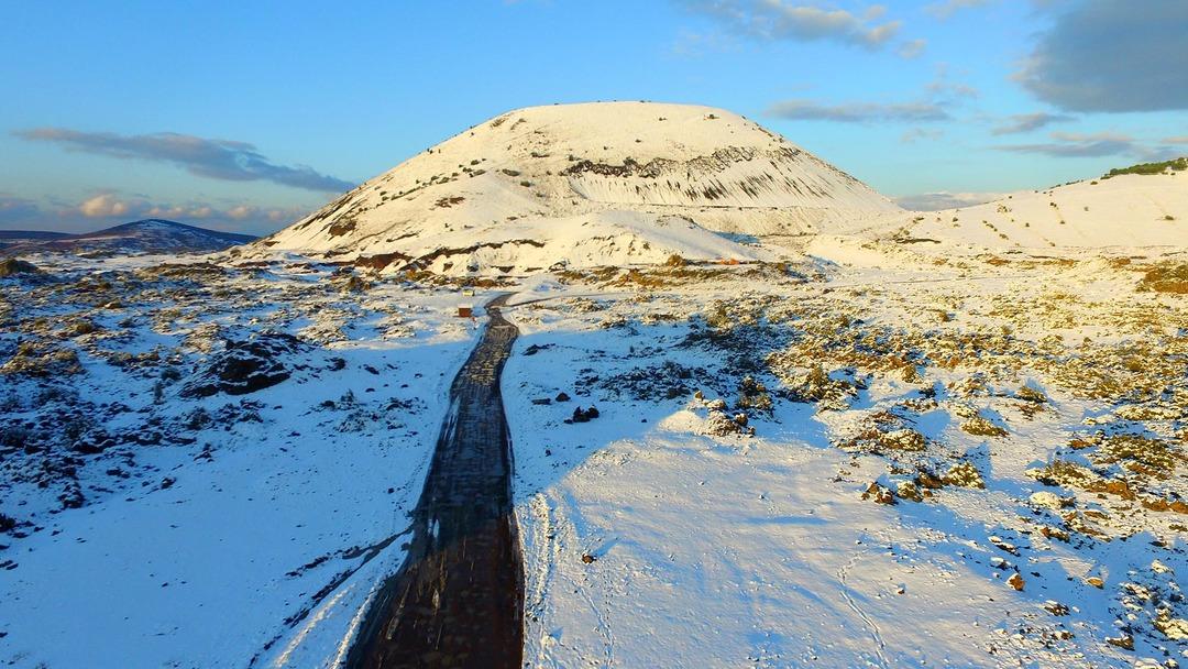 Beyaz &ouml;rt&uuml;n&uuml;n doğayla m&uuml;thiş uyumu