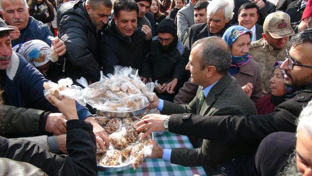 Vali Sonel, Alevilerle birlikte 'Gağan'ı halaylarla kutladı