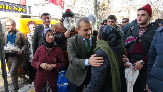 Vali Sonel, Alevilerle birlikte 'Gağan'ı halaylarla kutladı