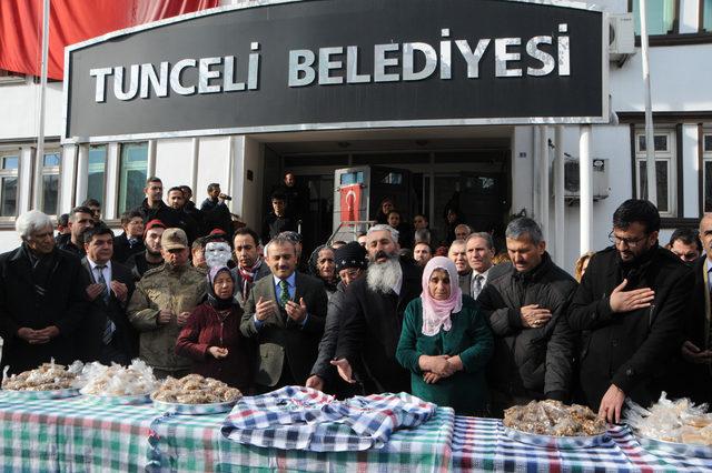 Vali Sonel, Alevilerle birlikte 'Gağan'ı halaylarla kutladı