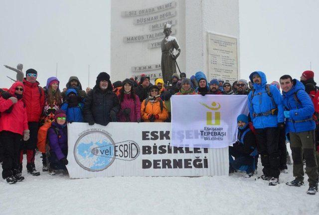 Metristepe Zafer Anıtına yürüdüler