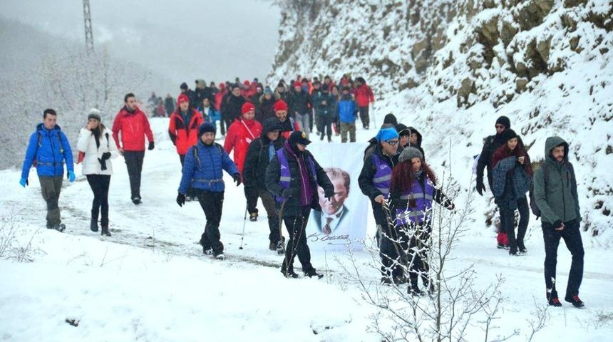 Metristepe Zafer Anıtına y&uuml;r&uuml;d&uuml;ler