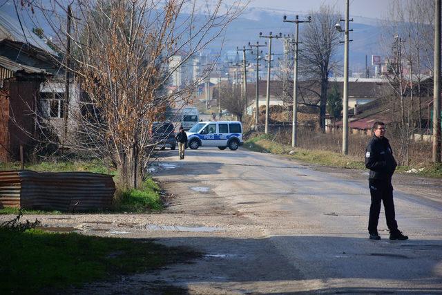 Mezbahadan kaçan boğa, zor anlar yaşattı