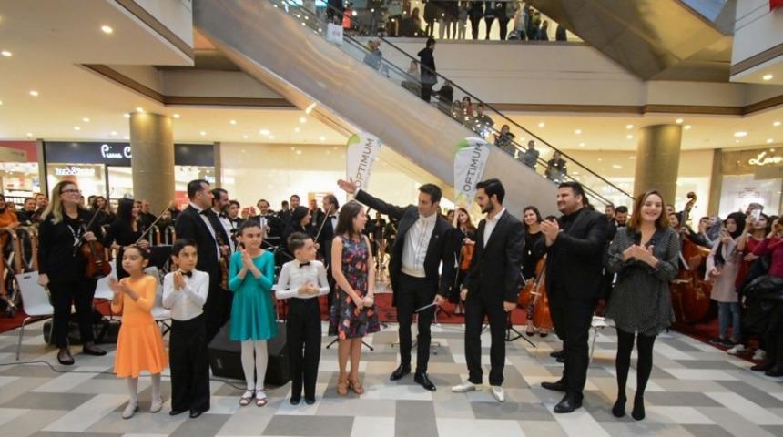 Kurtuluş &ccedil;oşkusu Optimum&rsquo;da yaşandı