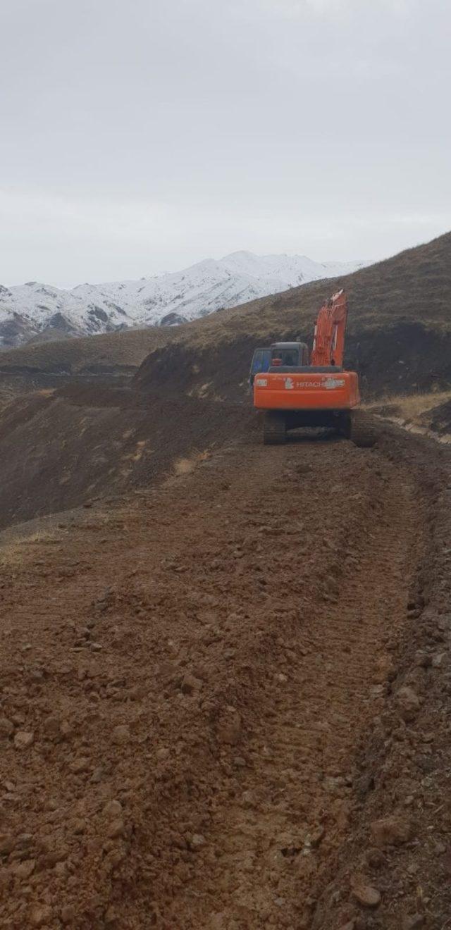 Kato Dağı eteklerinden Narlı Karakoluna su hattı