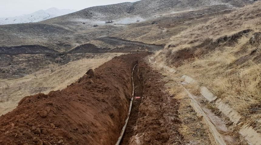 Kato Dağı eteklerinden Narlı Karakoluna su hattı