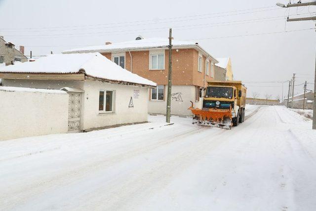 Odunpazarının karla mücadelesi tam gaz devam ediyor