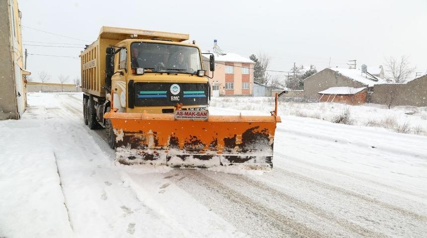 Odunpazarının karla mücadelesi tam gaz devam ediyor