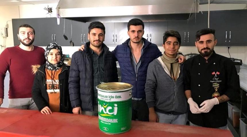 &Uuml;niversiteli &ouml;ğrenciler bitkisel atık yağların geri kazanımı i&ccedil;in  &ccedil;alışma yaptılar