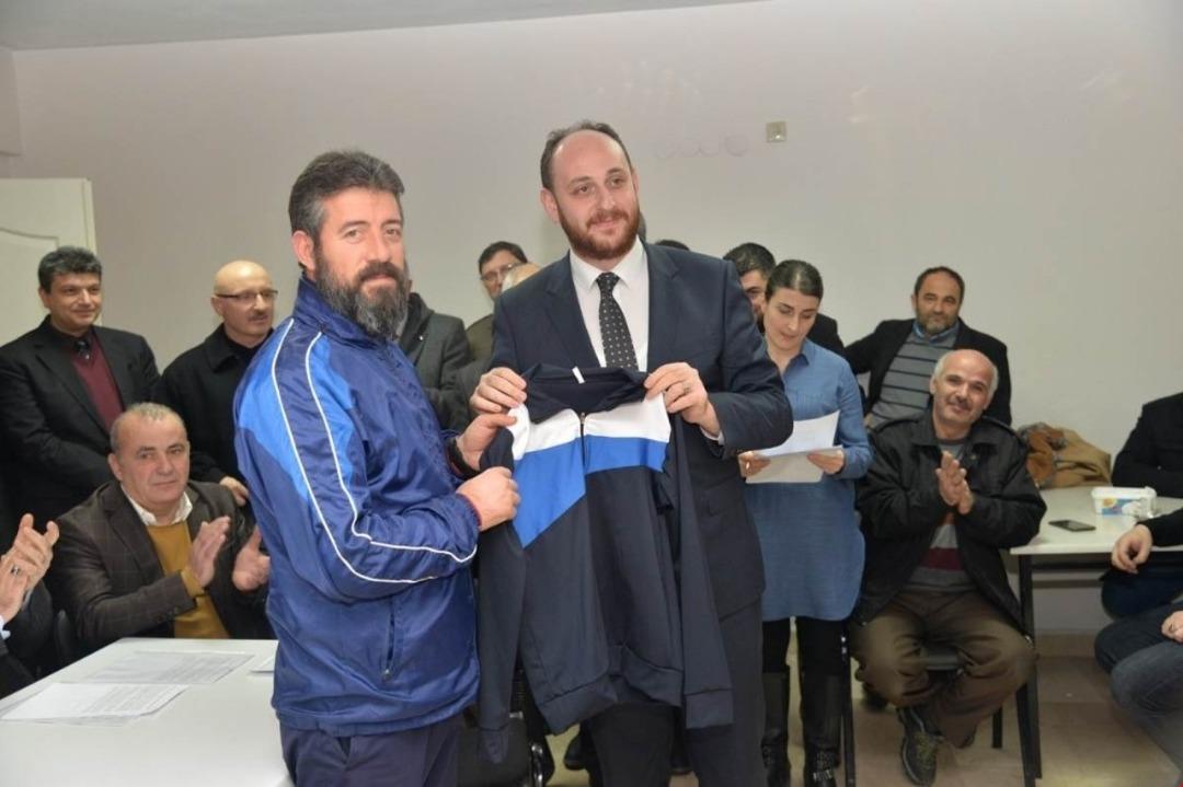 Yalova&rsquo;da amat&ouml;r kul&uuml;plere malzeme yardımı