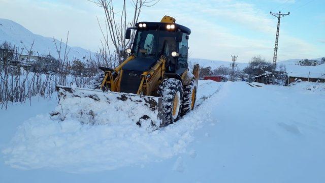 Grup yollarından sonra köy içi yolları da ulaşıma açılıyor