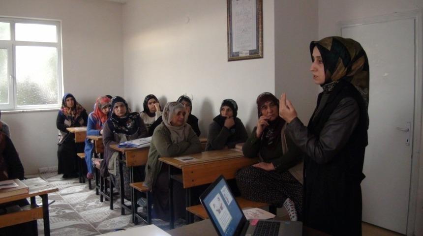 Mutlu evlilikler i&ccedil;in doğru iletişim şart