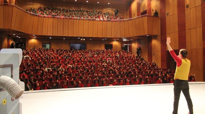 Pette &Ccedil;ocuk Tiyatrosuna b&uuml;y&uuml;k ilgi