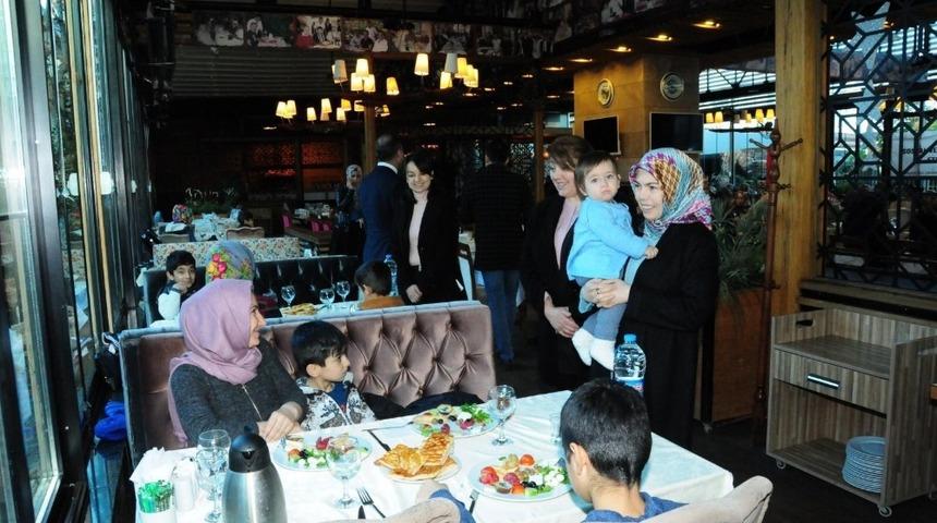 G&uuml;zeloğlu, okul destek projesi kapsamında &ccedil;ocuklarla bir araya geldi
