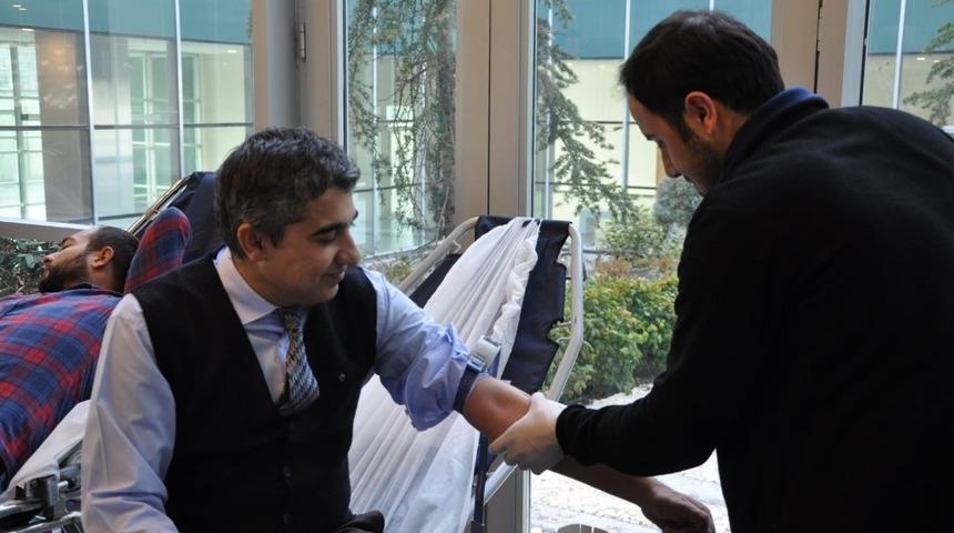 CHP Milletvekili Metin İlhan: "&Ccedil;ocuklara umut olmak i&ccedil;in g&ouml;n&uuml;ll&uuml; bağış&ccedil;ı olmalıyız"